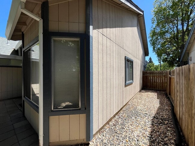 Building Photo - 3 Bed | 2 bath | 1620 SF | 2 Car Garage | Single Story | Tenant pays $175 for WS&G | Includes Gar...