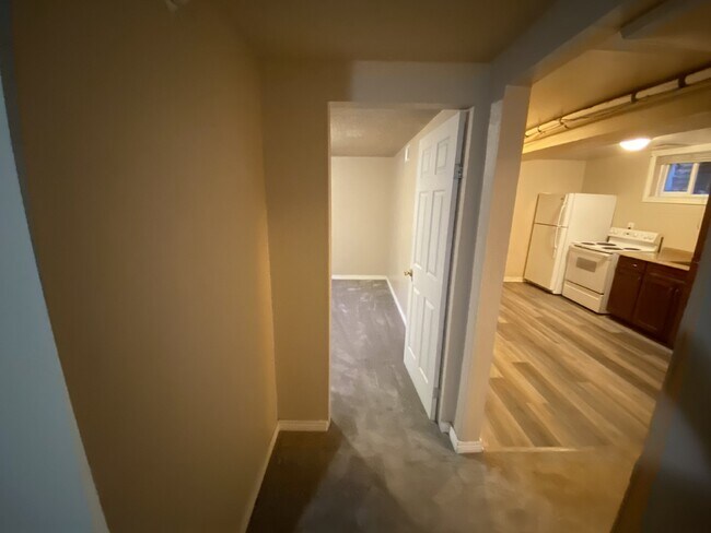 Building Photo - Cozy apartment in Potter Highlands!  Available Now!