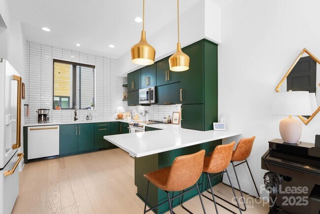 Building Photo - 3301 Spencer St