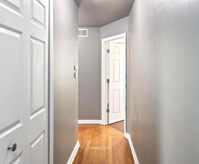 Building Photo - 986 Smith Ave