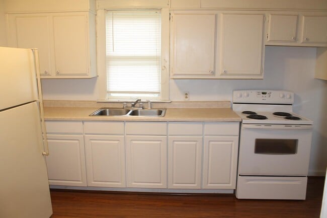 Building Photo - 707 W Main St