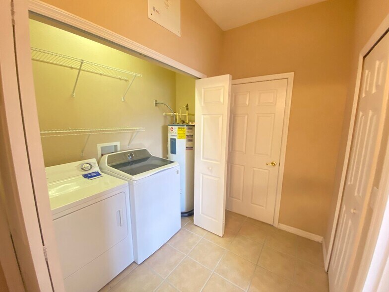 Building Photo - Beautiful 2/2 Condo in North Shore at Lake...