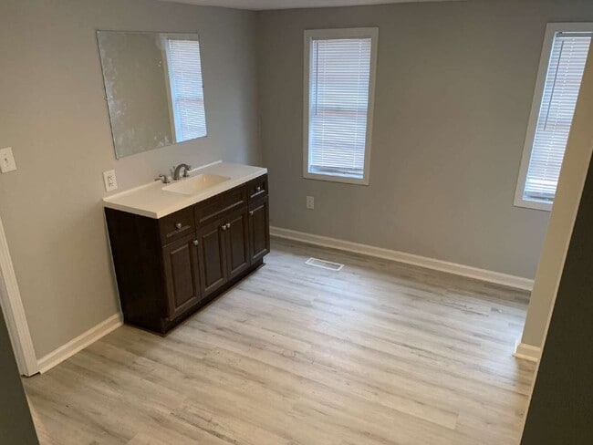 Building Photo - Outstanding 3-Bedroom Home in the Heart of...