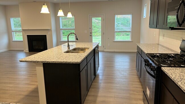 Building Photo - 415 Pointe N Dr