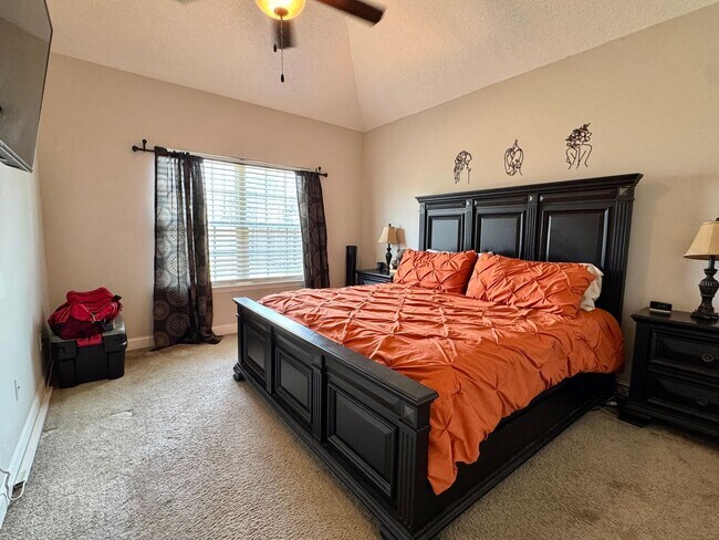 Building Photo - MOVE-IN READY [PET FRIENDLY]
