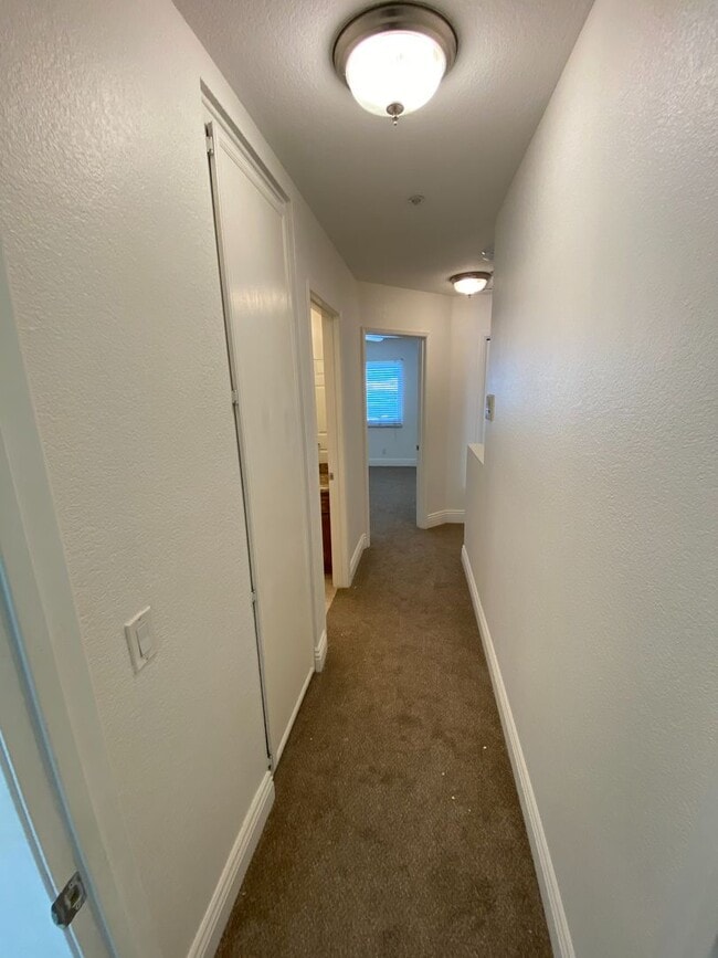 Building Photo - Quiet IB Townhome for Rent!