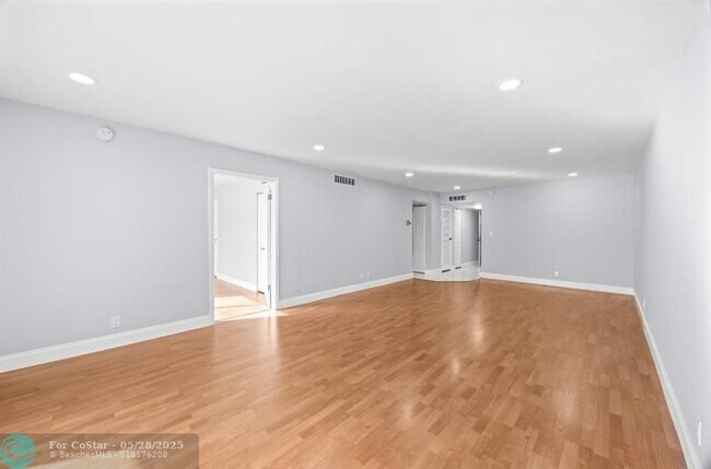 Building Photo - 6100 S Falls Cir Dr