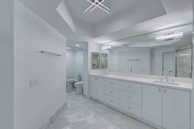 Building Photo - 3640 Yacht Club Dr