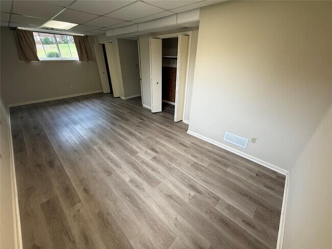 Building Photo - 1106 Lincoln Dr