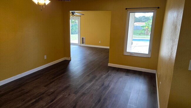 Building Photo - 2209 SE East Dunbrooke Cir