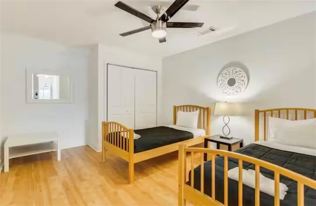 Building Photo - 1408 Aramore Dr SE