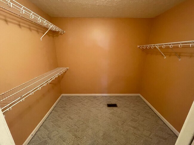 Building Photo - 3914 Stone Hollow Dr