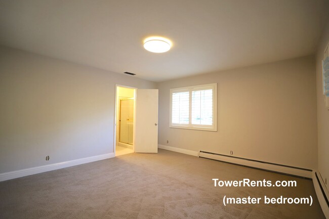 Building Photo - Santa Rosa: 3 bedroom, 2 1/2 bath Home wit...