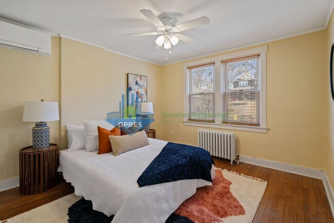 Building Photo - Spacious 3-Bedroom Home w/ Parking & Centr...