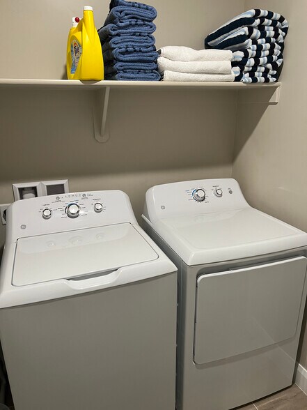 Building Photo - 1911 E Fiesta Ln