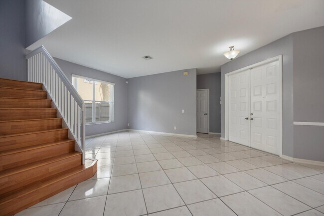Building Photo - 3578 Chesapeake Cir