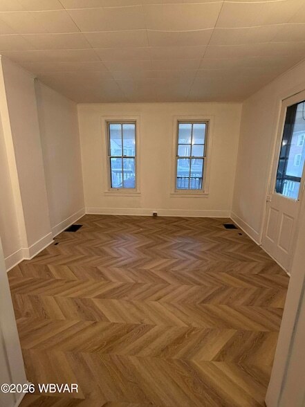 Building Photo - 345 Hastings St