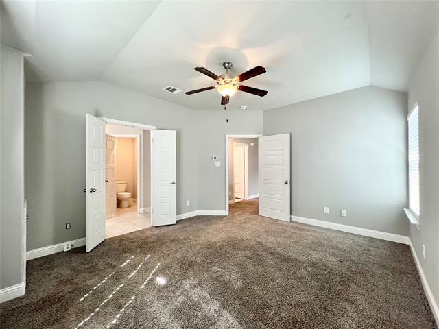 Building Photo - 5000-5002 Villas Dr