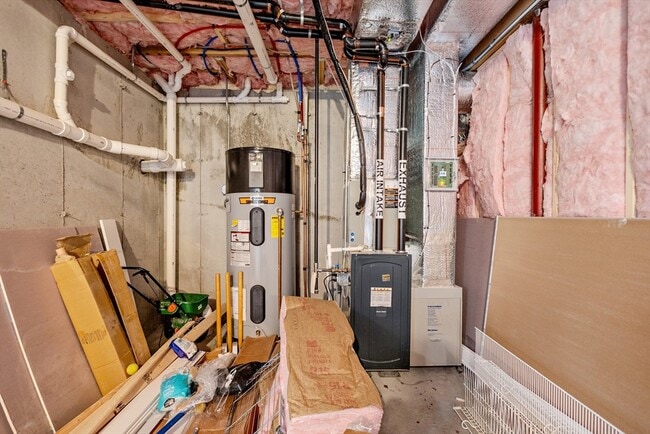 Building Photo - 18 Locust Hill Dr