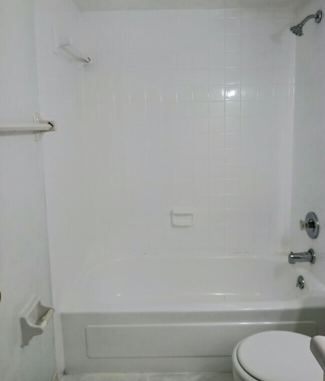 Building Photo - Grove Park Condo