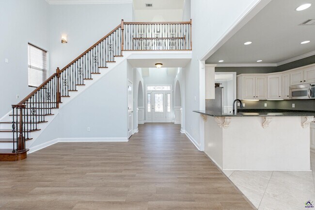 Building Photo - 100 Montview Way