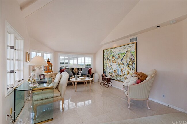 Building Photo - 6 South Peak