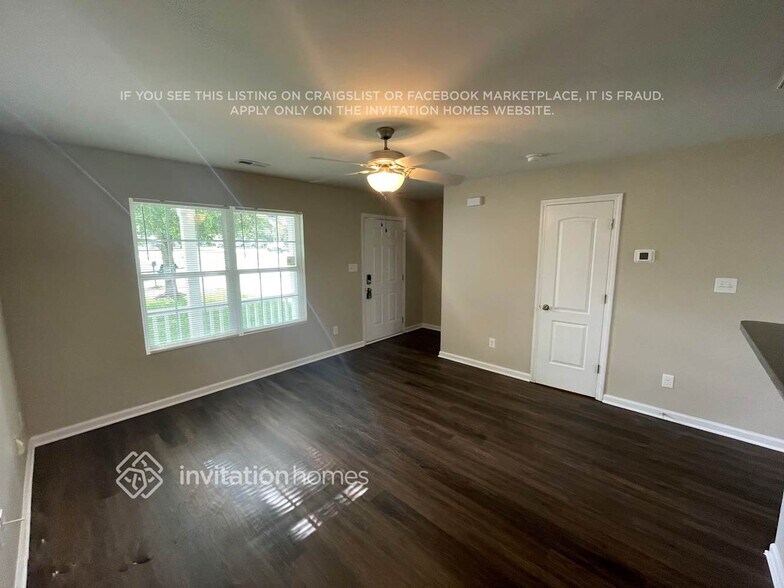 Building Photo - 1330 Cadre Cir
