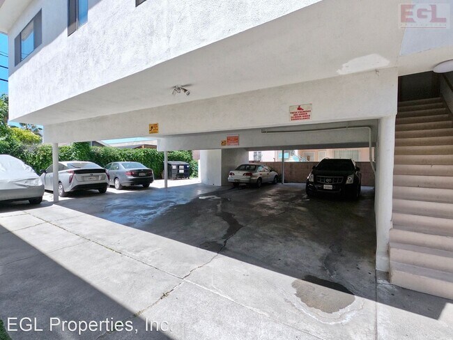 Building Photo - 823 N Hudson Ave