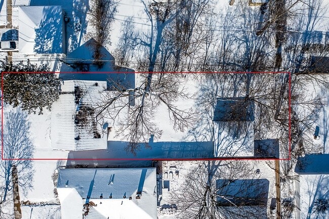 Building Photo - 17555 Howe Ave