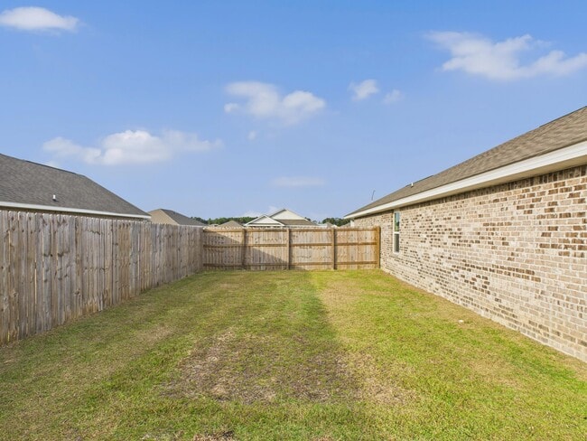 Building Photo - 8775 Clearbrook Dr