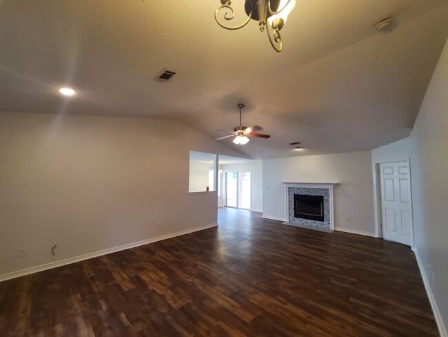 Building Photo - 1516 Oakhill Rd