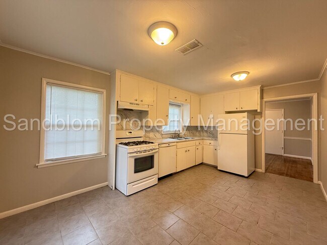 Building Photo - For Lease | Tulsa | Available Now!