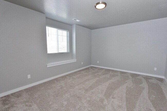 Building Photo - Immaculate & Spacious Home in West Meridian