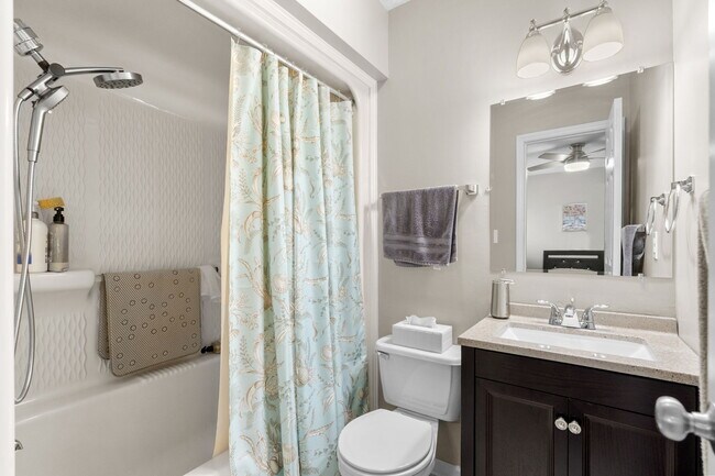 Building Photo - 4088 Fairway Lakes Dr