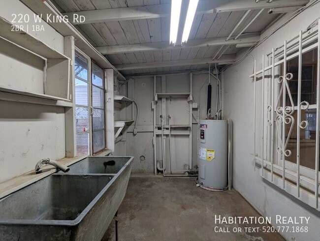 Building Photo - 220 W King Rd