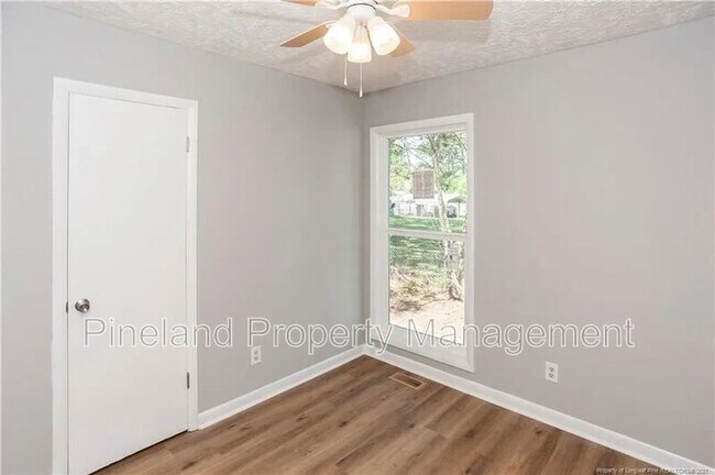 Building Photo - 2012 Lakemeadow Dr