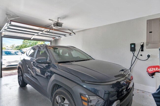 Building Photo - 13708 Whispering Lakes Ln