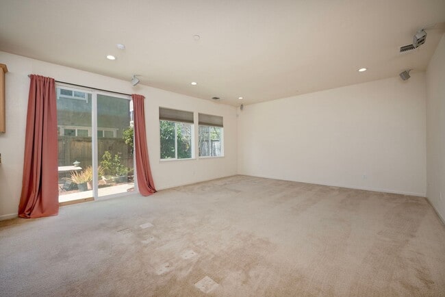 Building Photo - 1175 Dartmouth Cir