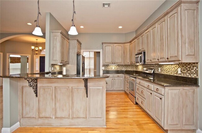 Building Photo - 5304 S 44th St