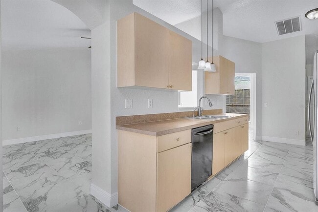 Building Photo - 656 Linnet Ct