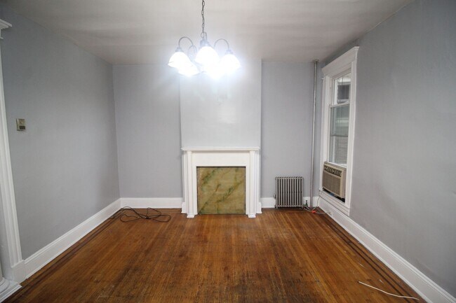 Building Photo - 2026/2027 JHU Off-campus Large 5bd/2.5ba home w/ Parking Spot! Available now