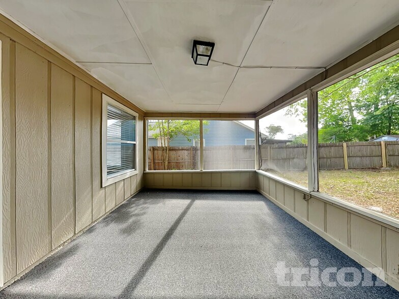 Building Photo - 8158 Pilgrims Trace Dr