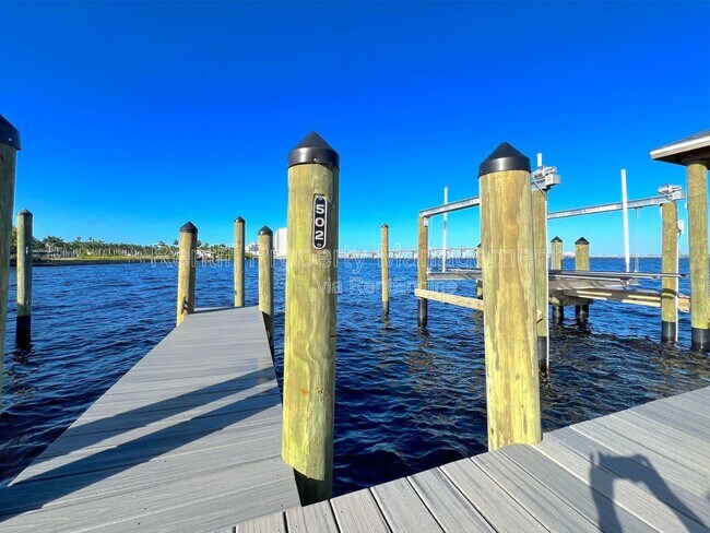 Building Photo - 2711 First Street