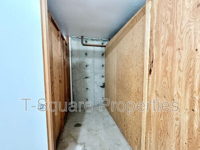 Building Photo - 325 5th Ave S