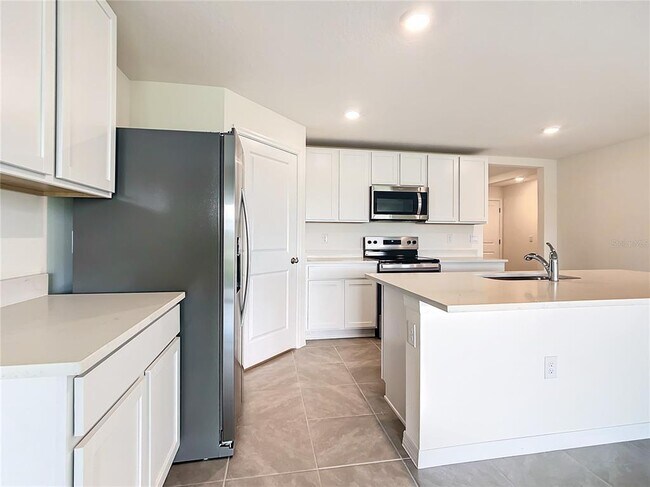 Building Photo - 8561 SW 46th Ave
