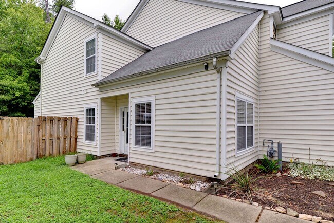 Building Photo - Spacious Duplex in Willow Lakes