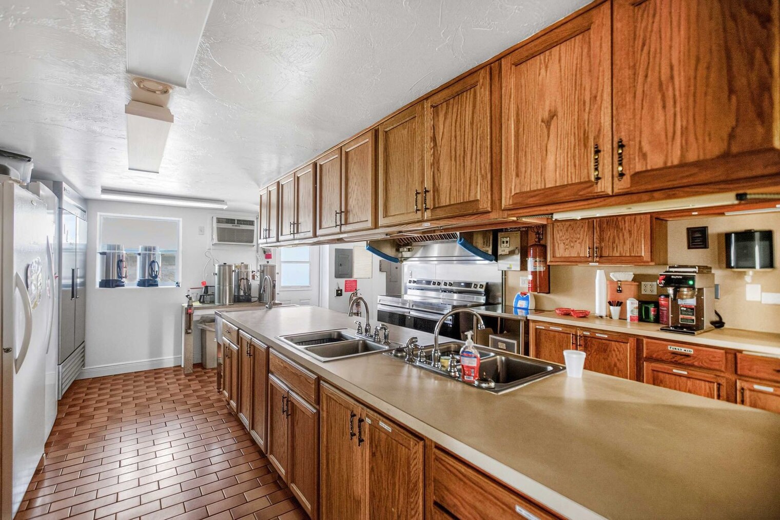 Building Photo - 718 S Green Cir