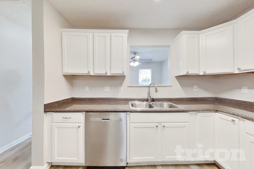 Building Photo - 1829 Elkpark Dr