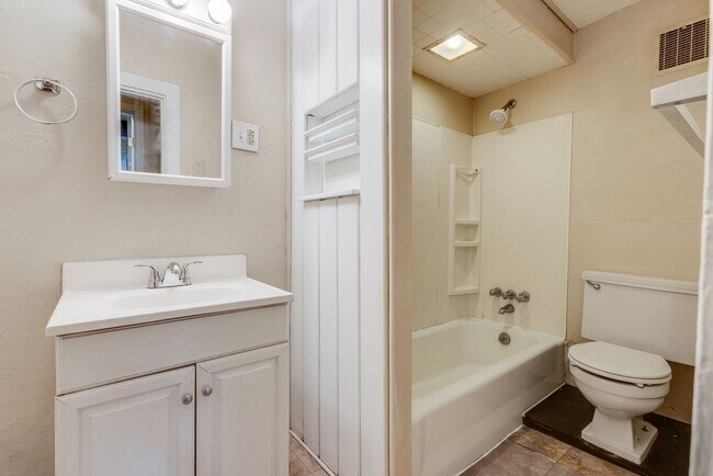 Building Photo - 236 Plymouth St