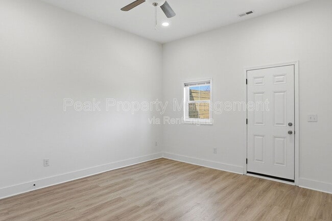 Building Photo - 3014 Parkwood Ave